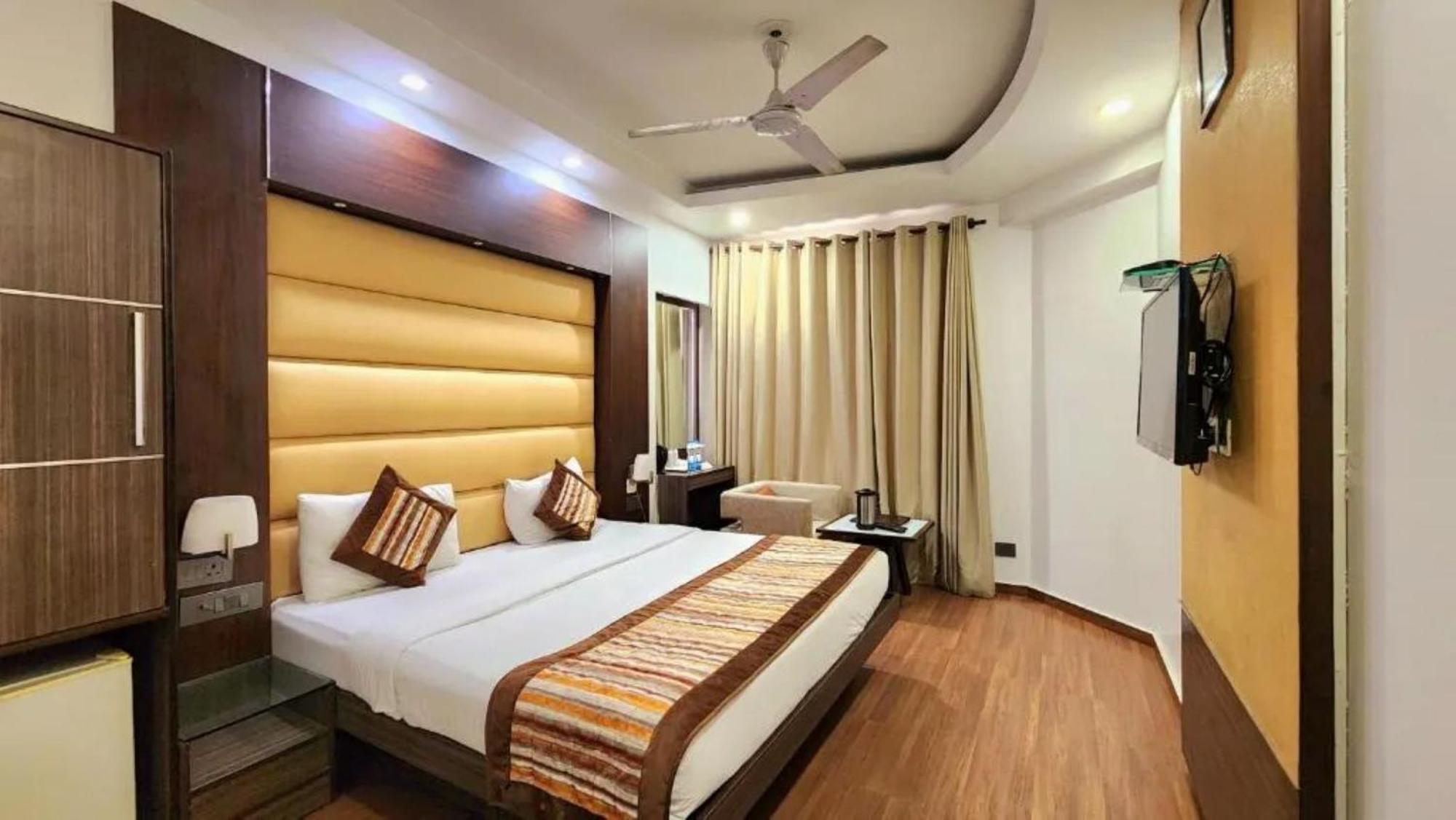 Grace Plaza Near Igi Airport