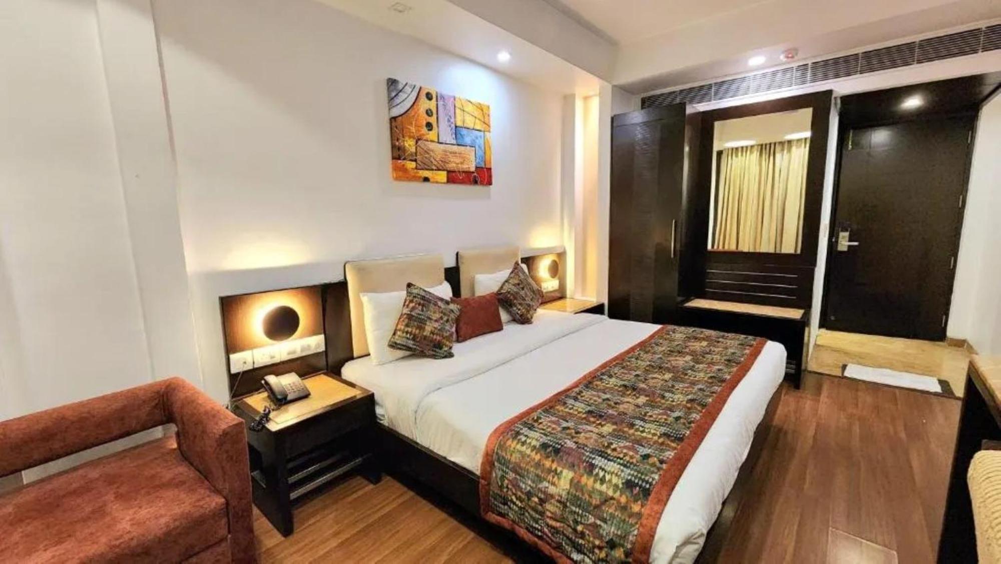 Grace Plaza Near Igi Airport Hotel 4*